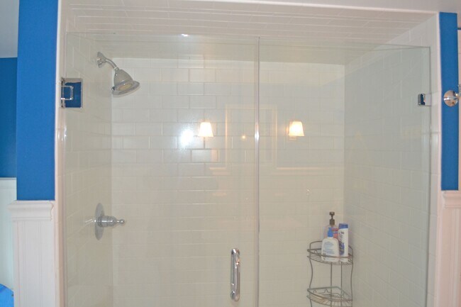 Building Photo - 16 S Somerset Ave