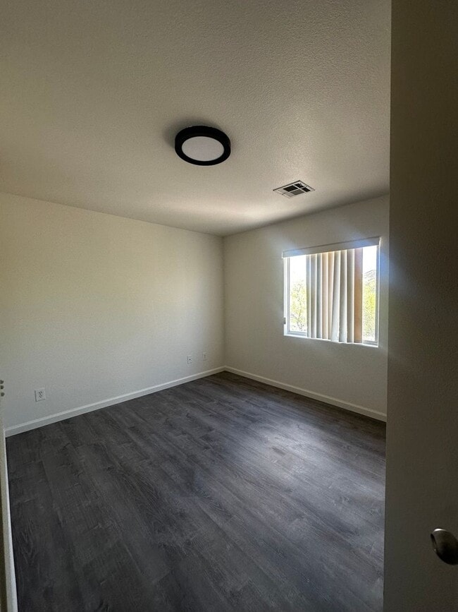 Building Photo - 3 Bedroom Home in the SW!
