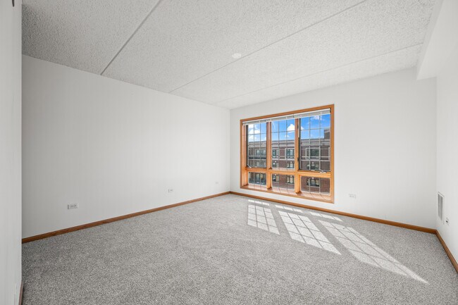Building Photo - 750 Pearson St