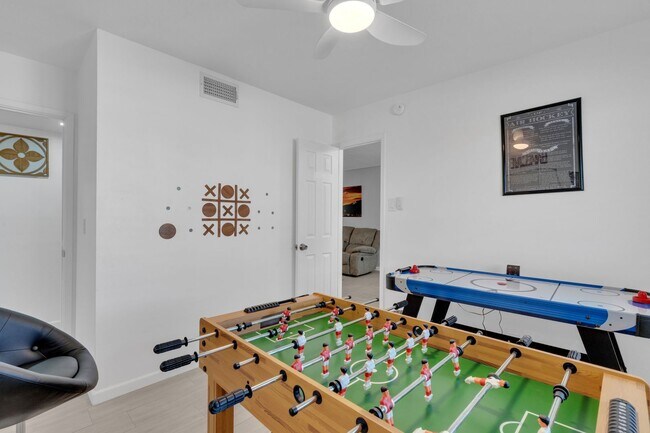 Building Photo - 9805 Sugarberry Dr