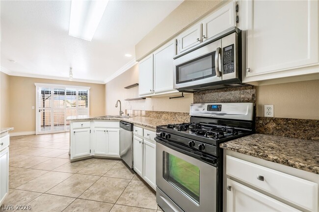 Building Photo - 2831 Mill Point Dr