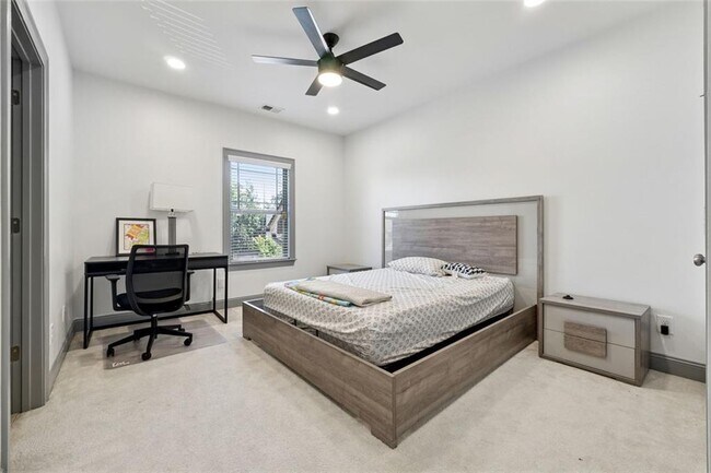 Building Photo - 4530 Point Rock Dr