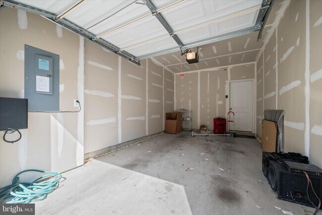 Building Photo - 9411 Geaton Park Pl