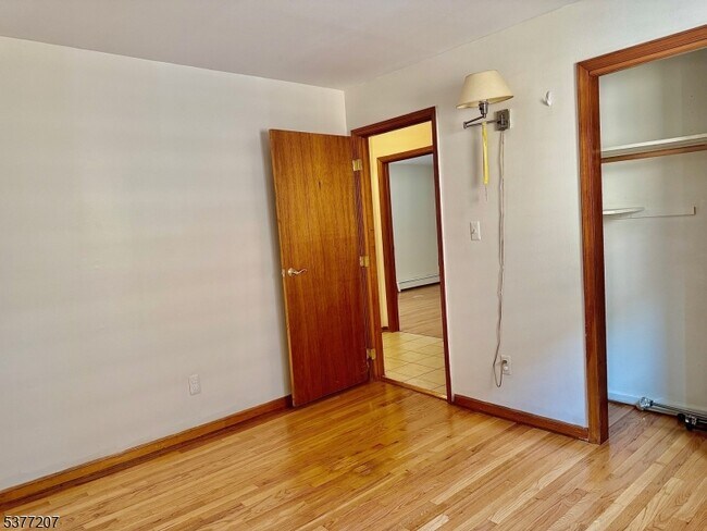 Building Photo - 49 Howell Pl