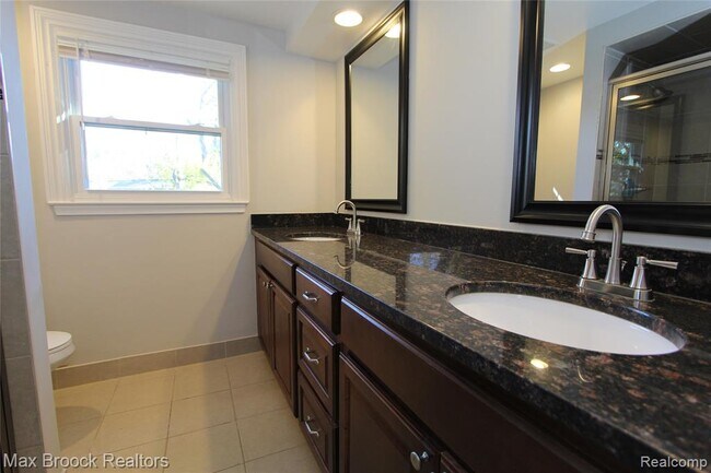 Building Photo - 30024 Beacontree St