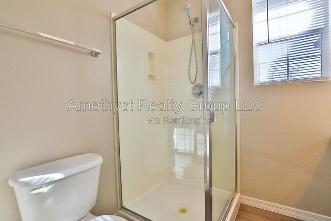 Building Photo - 11706 W Sunnyside Dr