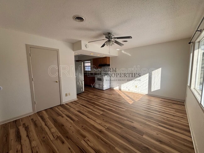 Building Photo - 1008 E Fischer St