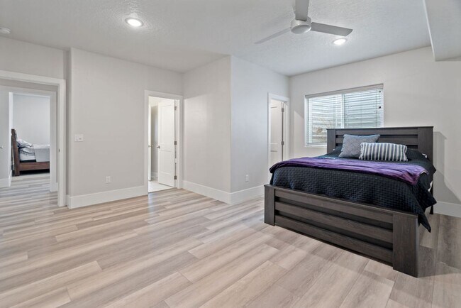 Building Photo - Elegant Residence on an Arce Lot
