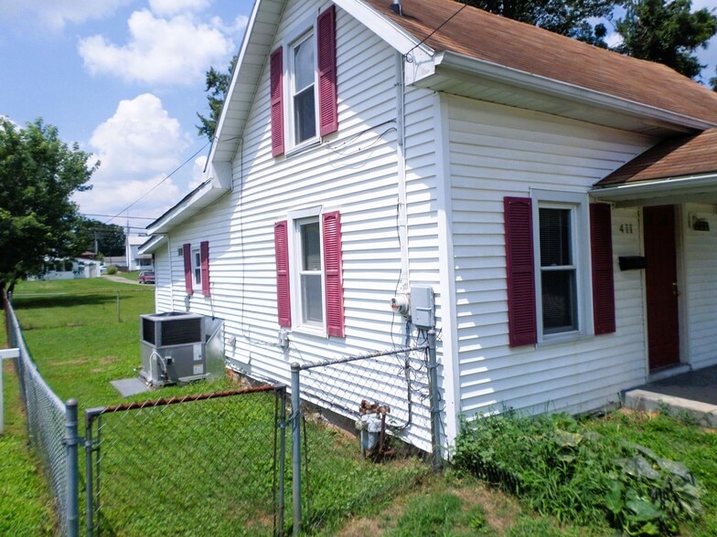 Building Photo - 411 Florence St