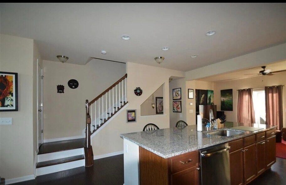 Building Photo - 4006 Kentworth Dr
