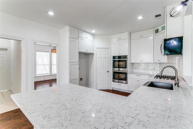 Building Photo - 900 Meadow Ln