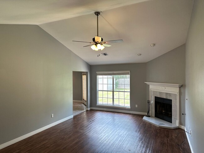 Building Photo - Available June 1st! 3-Bedroom, 2-Bathroom ...