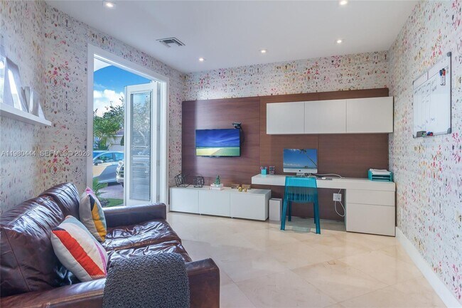 Building Photo - 1651 NE 196th St