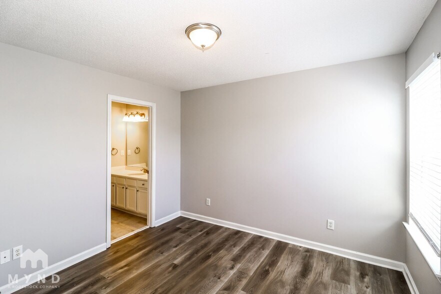 Building Photo - 10182 Sterling Ridge Dr