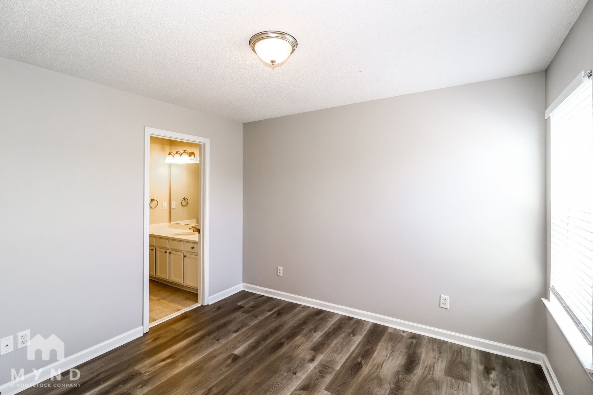 Building Photo - 10182 Sterling Ridge Dr