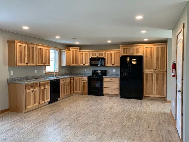 Building Photo - Gorgeous 3 bed, 2.5 bath single family hom...