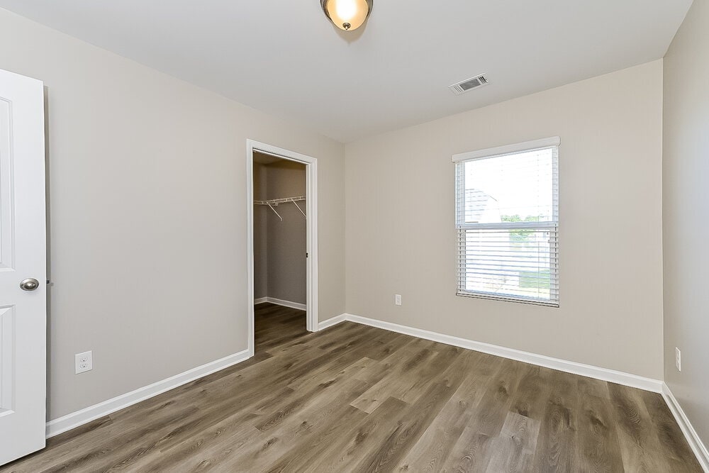 Building Photo - 2901 S Hills