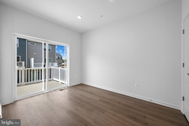 Building Photo - 8263 Longford Rd