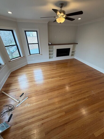 Building Photo - 486 N Hermitage Ave