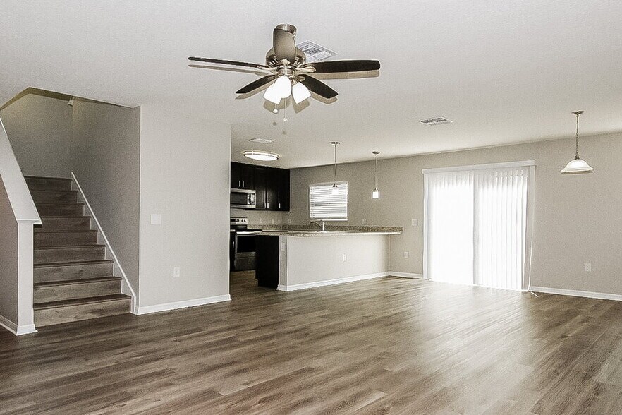 Building Photo - 10725 Southern Forest Dr