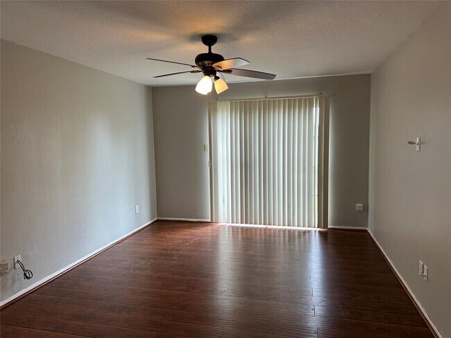 Building Photo - 3647 Palm Grove Dr