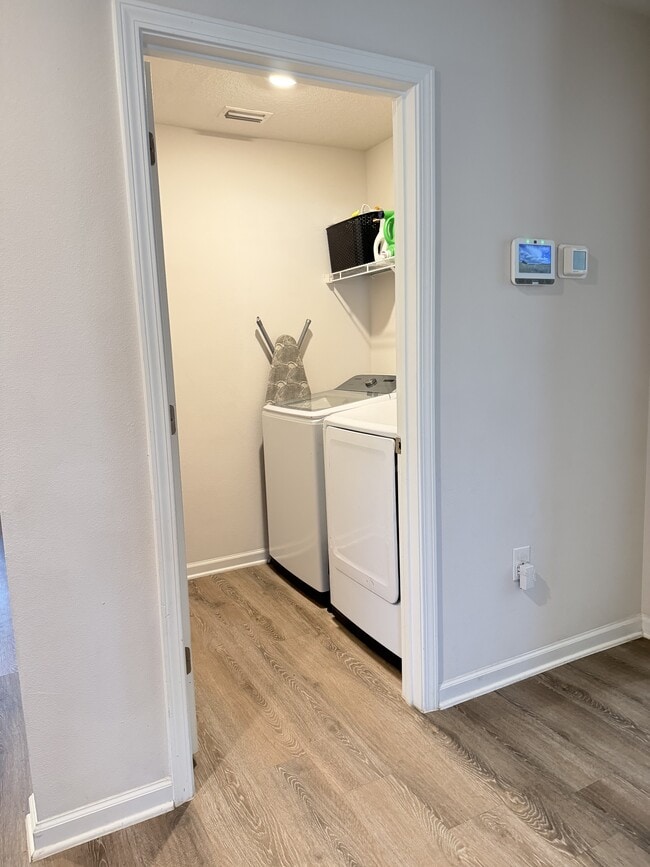 Building Photo - 4656 Honor Guard Wy