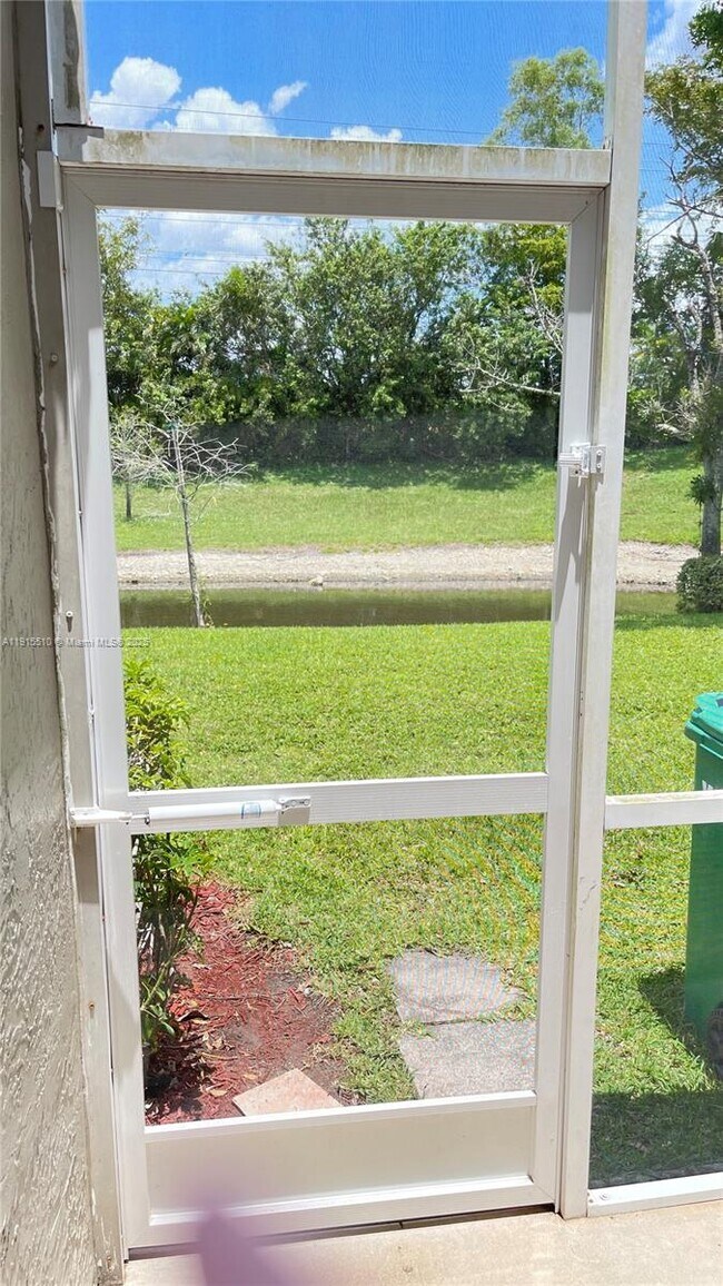 Building Photo - 8110 San Carlos Cir