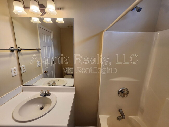 Building Photo - 1624 Oak Trace Cir