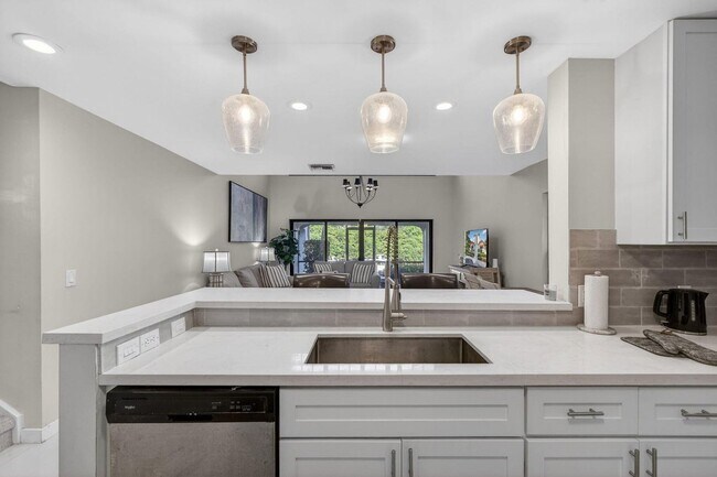 Building Photo - 2320 Treasure Isle Dr