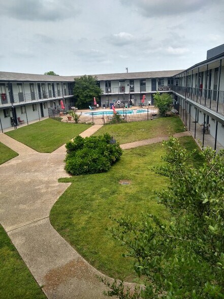 Building Photo - Gardens at Greenville - ALL BILLS PAID
