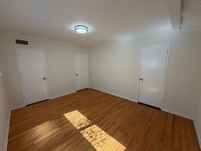 Building Photo - Newly Rehabbed Charming 3 Bed 2 Bath Home ...
