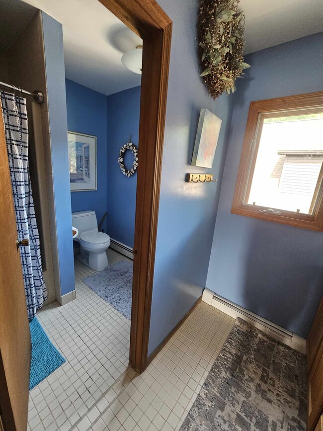 2nd Floor Washroom / Shower / Bath - 2203 Fairview Ave