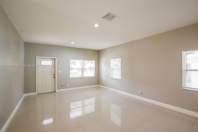 Building Photo - 2835 NW 14th St