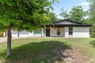 Building Photo - 2914 Loyola Ln