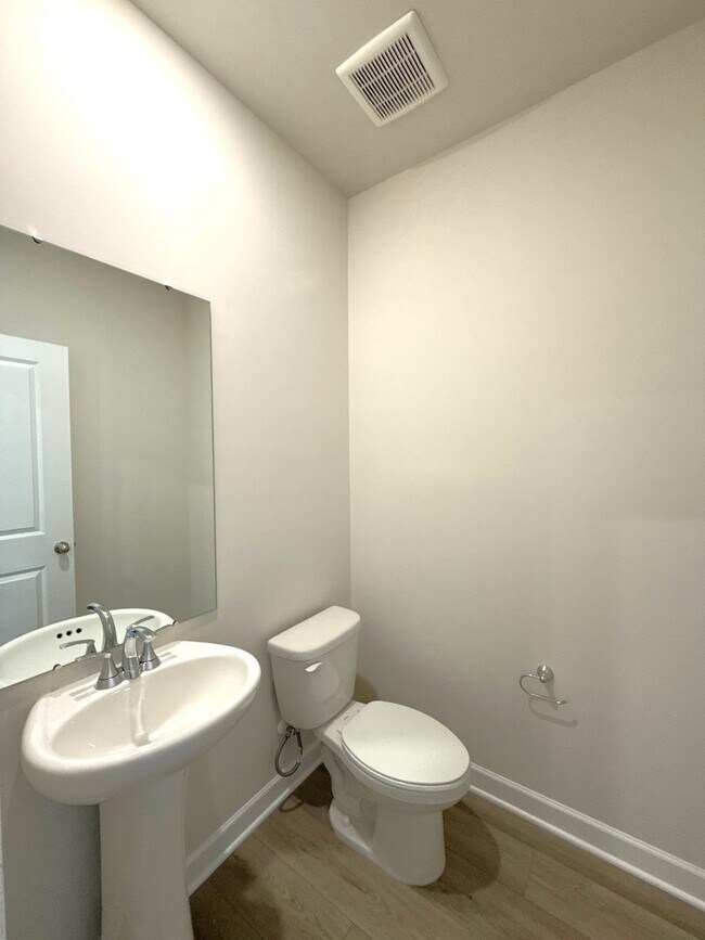 Building Photo - T.R. Lawing Realty Property