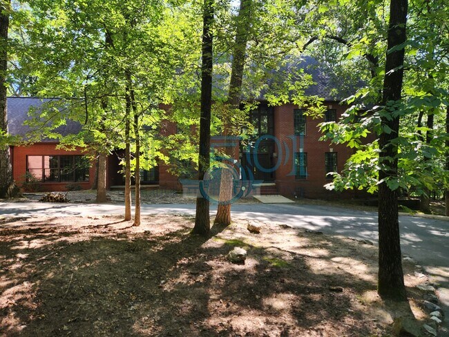 Building Photo - RARE exquisite home on acreage in the heart of West Little Rock!