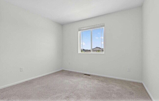 Building Photo - Beautiful 3 bed, 3 bath townhome in the lovely Painted Prairie Community!