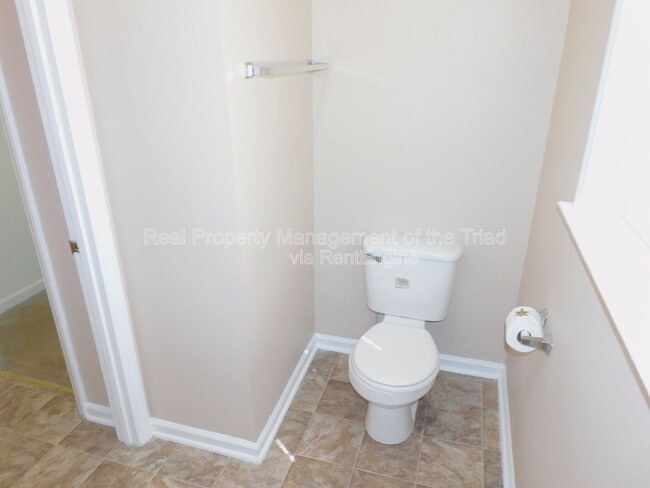 Building Photo - 814 Carrieland Dr