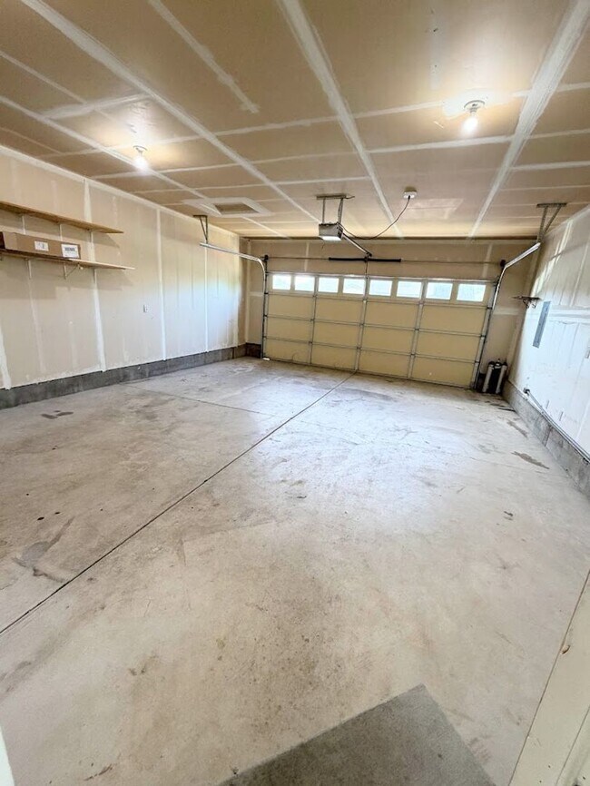 Building Photo - Fontana Duplexes