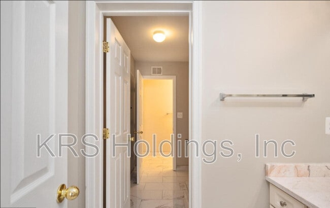 Building Photo - 159 Sanford Ferry Ct