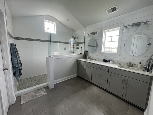 Building Photo - 208 Seaworthy St