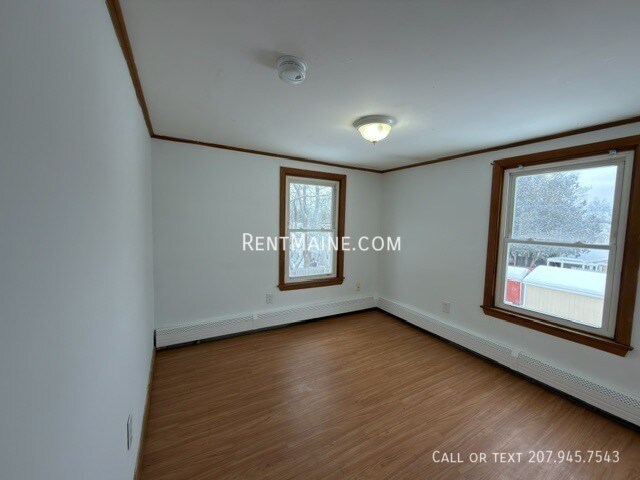 Building Photo - 27 Kineo St