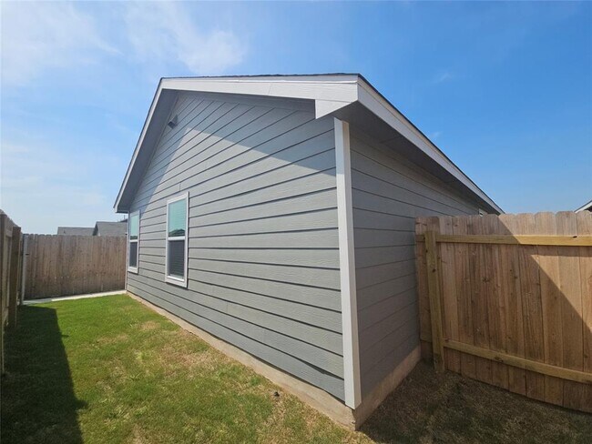 Building Photo - 236 Sambre St