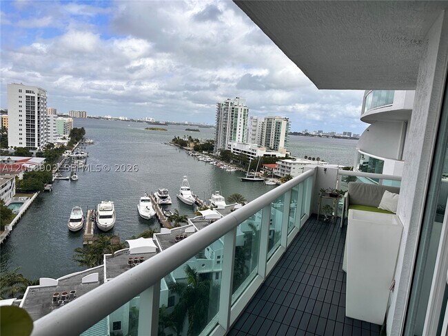 Building Photo - 7900 Harbor Island Dr