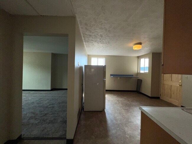 Building Photo - 624 Monongahela Ave