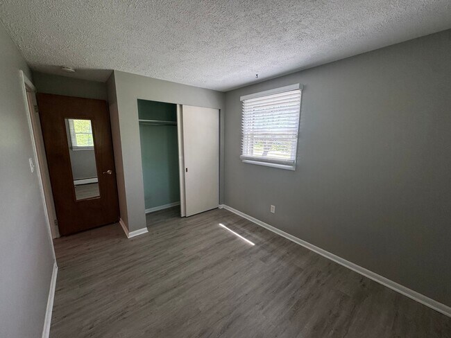 Building Photo - Two Bedroom Duplex with Heat Included! Near Grand Valley!