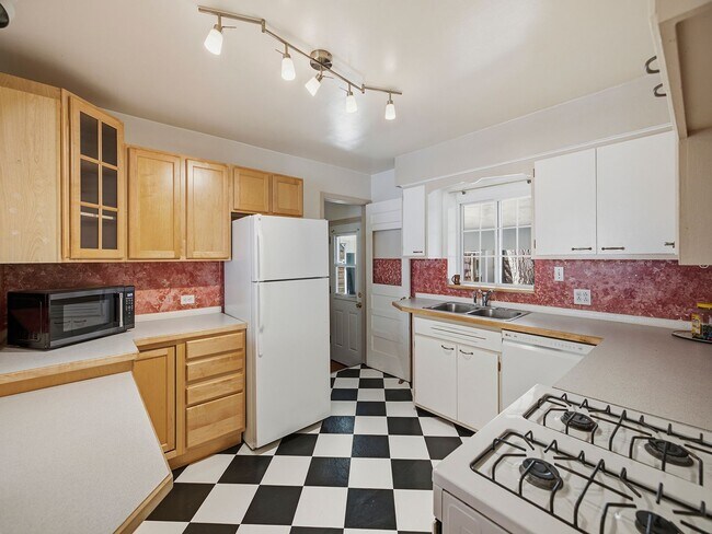 Building Photo - 1816 Orchard Pl