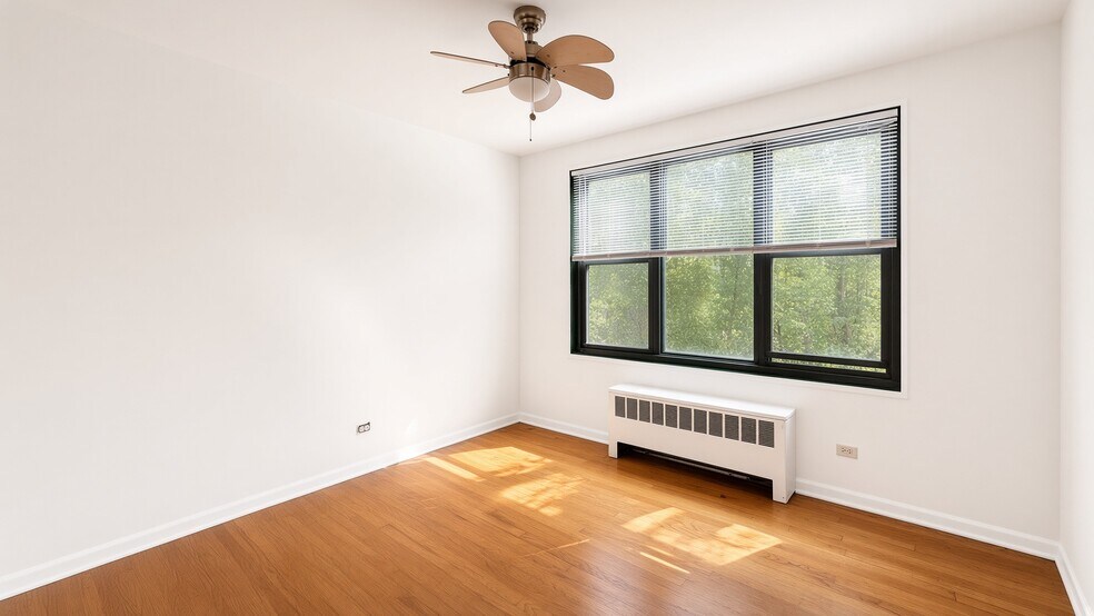 Building Photo - 2839 W Rosemont Ave