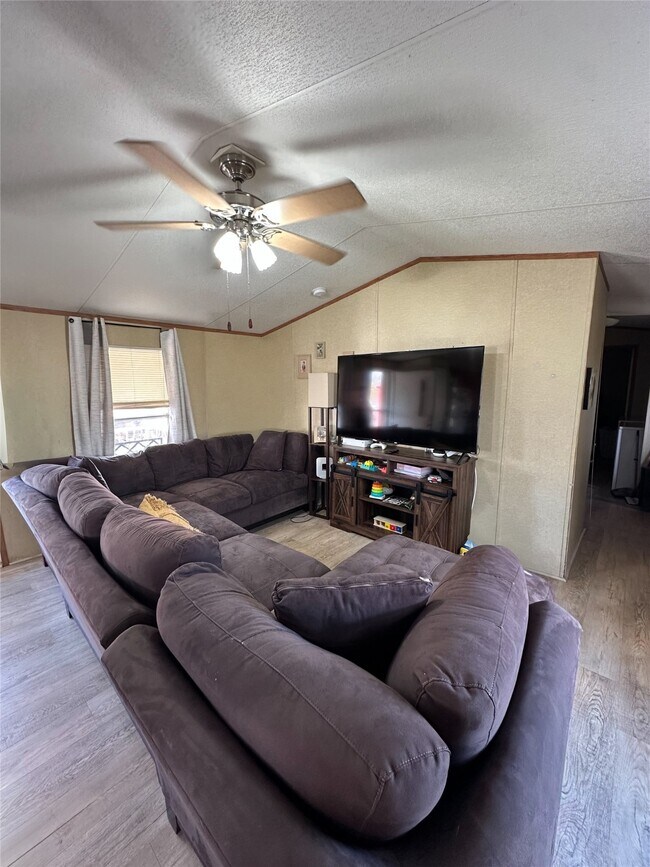 Building Photo - 999 FM 1774