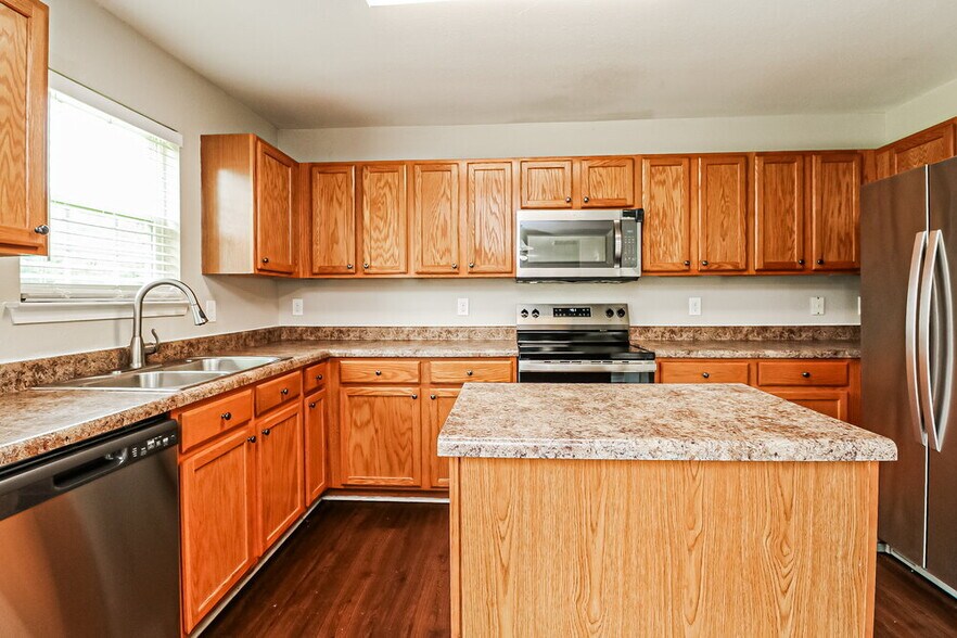 Building Photo - 1742 Eastway Dr